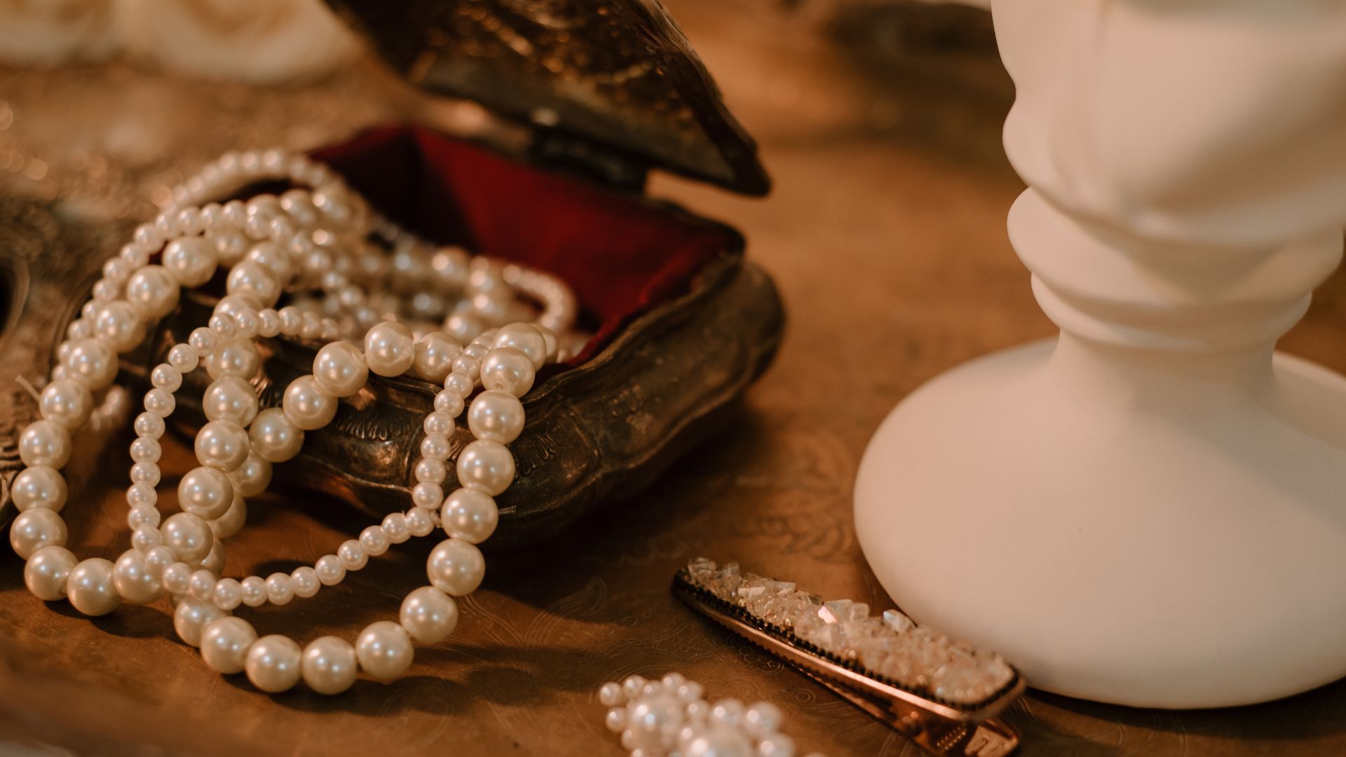 Careers in Finance within the Luxury Industry: Between Tradition and Innovation