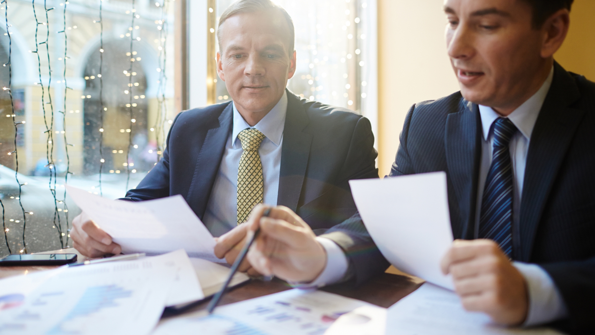 Analystes buy-side et sell-side : quelle est la différence ?