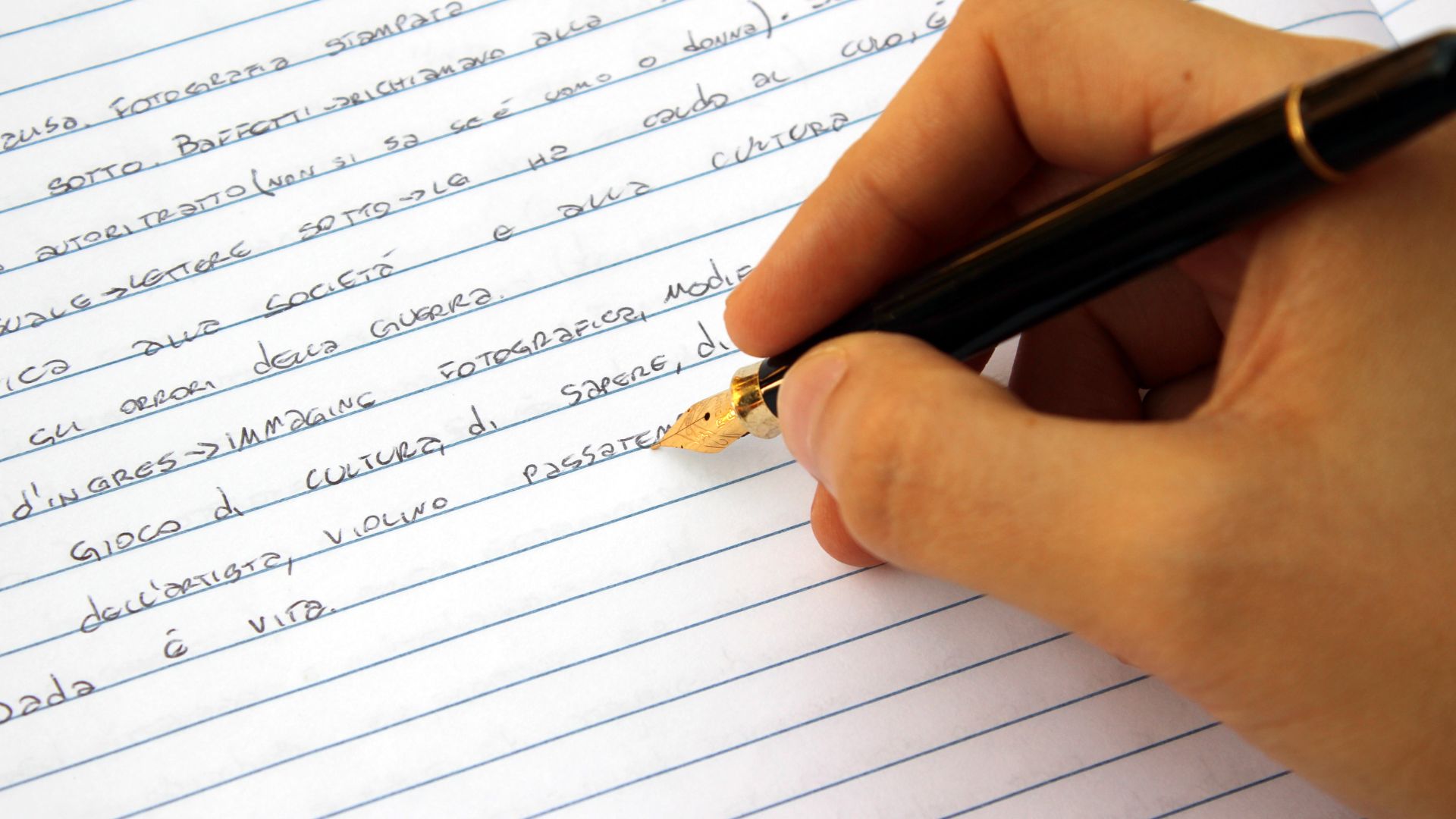 Comment écrire de façon concise : humaniser un texte généré par l’IA pour un usage professionnel