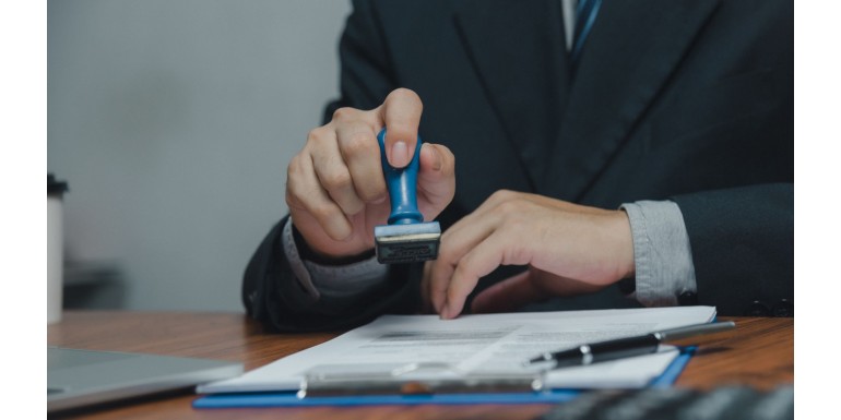 Faut-il passer une certification (AMF, CFA…) pendant ses études ?