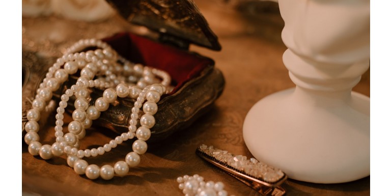 Careers in Finance within the Luxury Industry: Between Tradition and Innovation